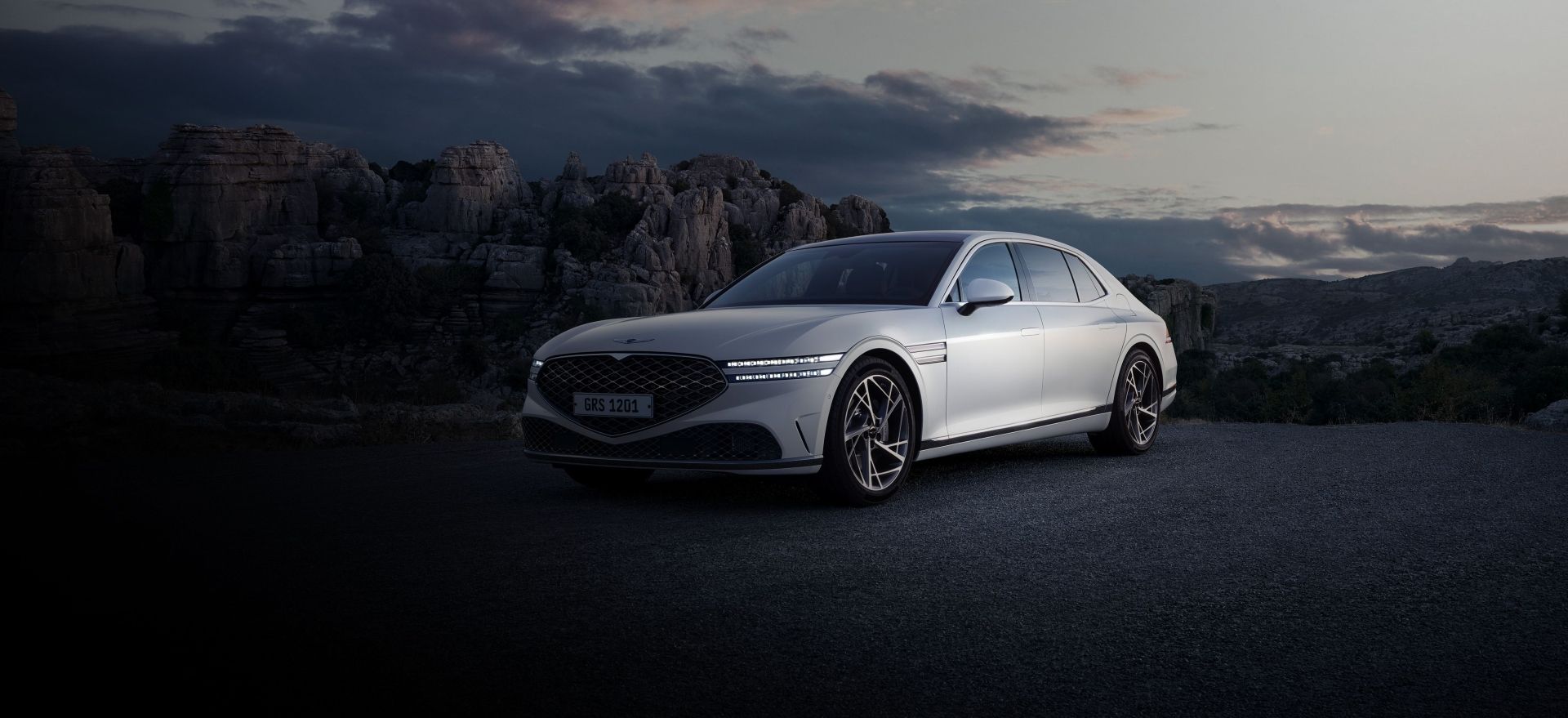 КҮШ ПЕН БЕДЕЛ ӘРБІР ҚЫРЫНАН